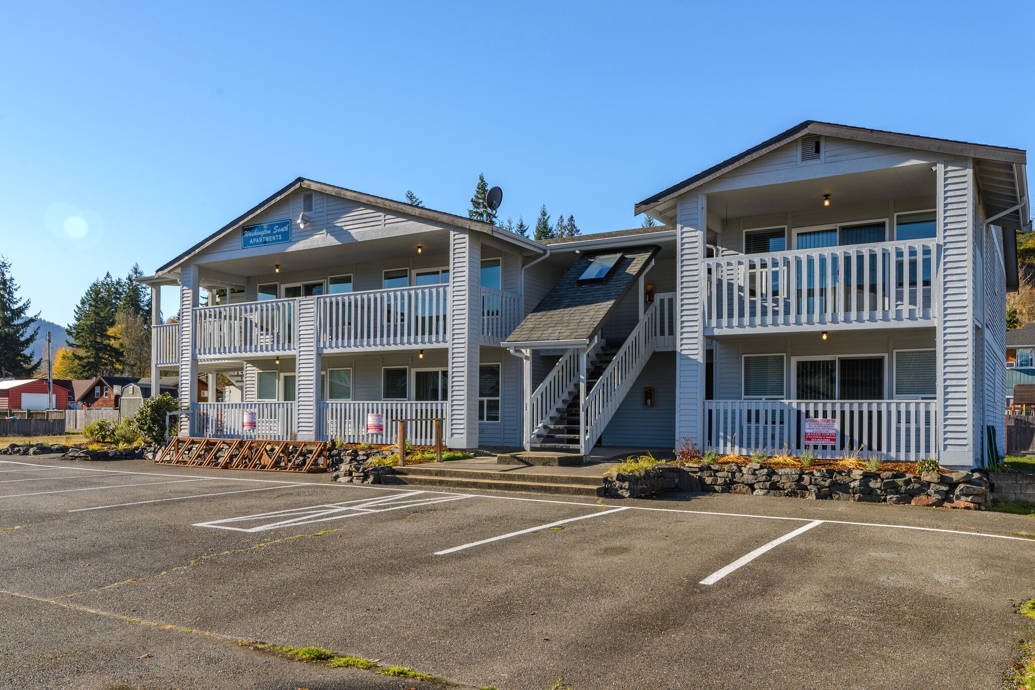 210 Washington Ave S Eatonville, WA 98328 MultiFamily Property for