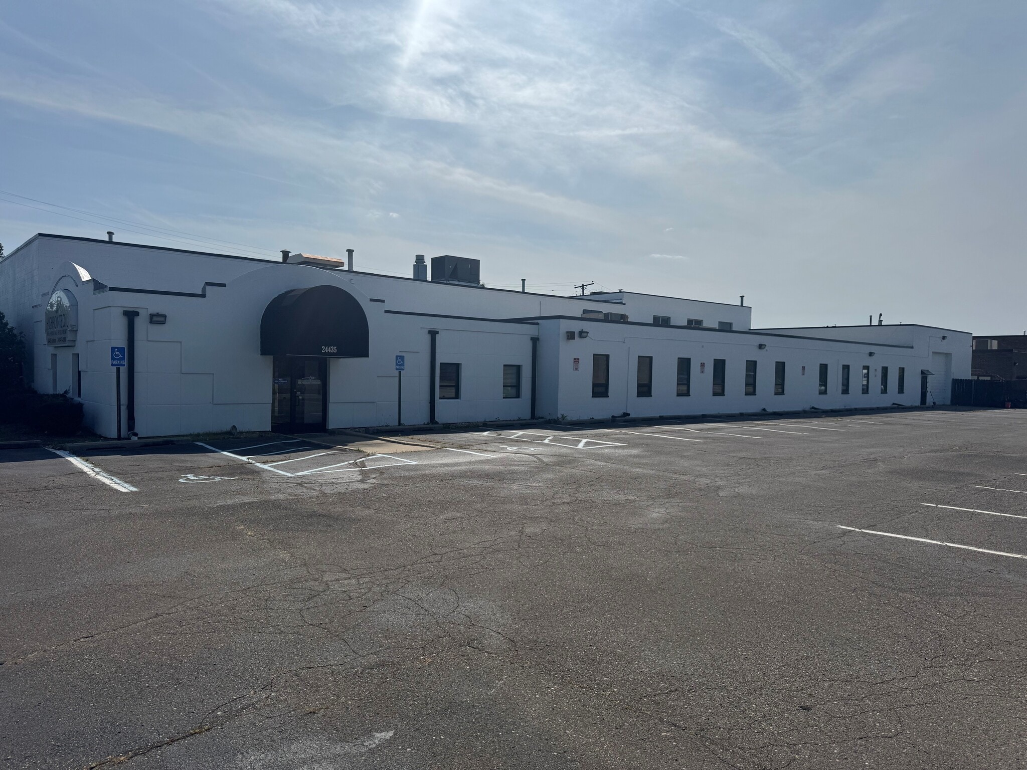 24435 Halsted Rd, Farmington Hills, MI for Sale