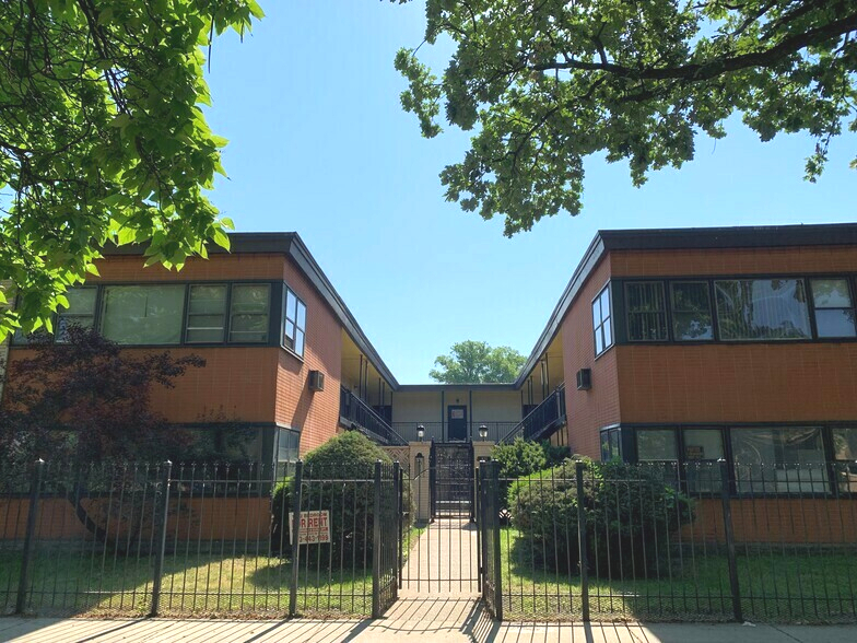 7535 S Saginaw Ave, Chicago, IL for Sale