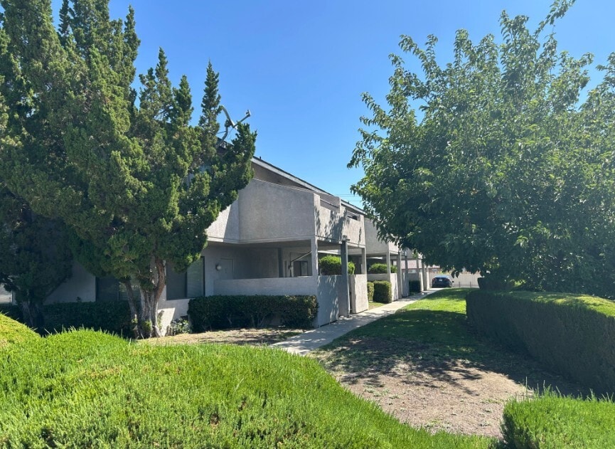 16137 Apple Valley Rd, Apple Valley, CA for Sale