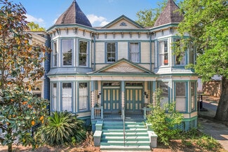Savannah, GA Apartments - 301 E Henry St