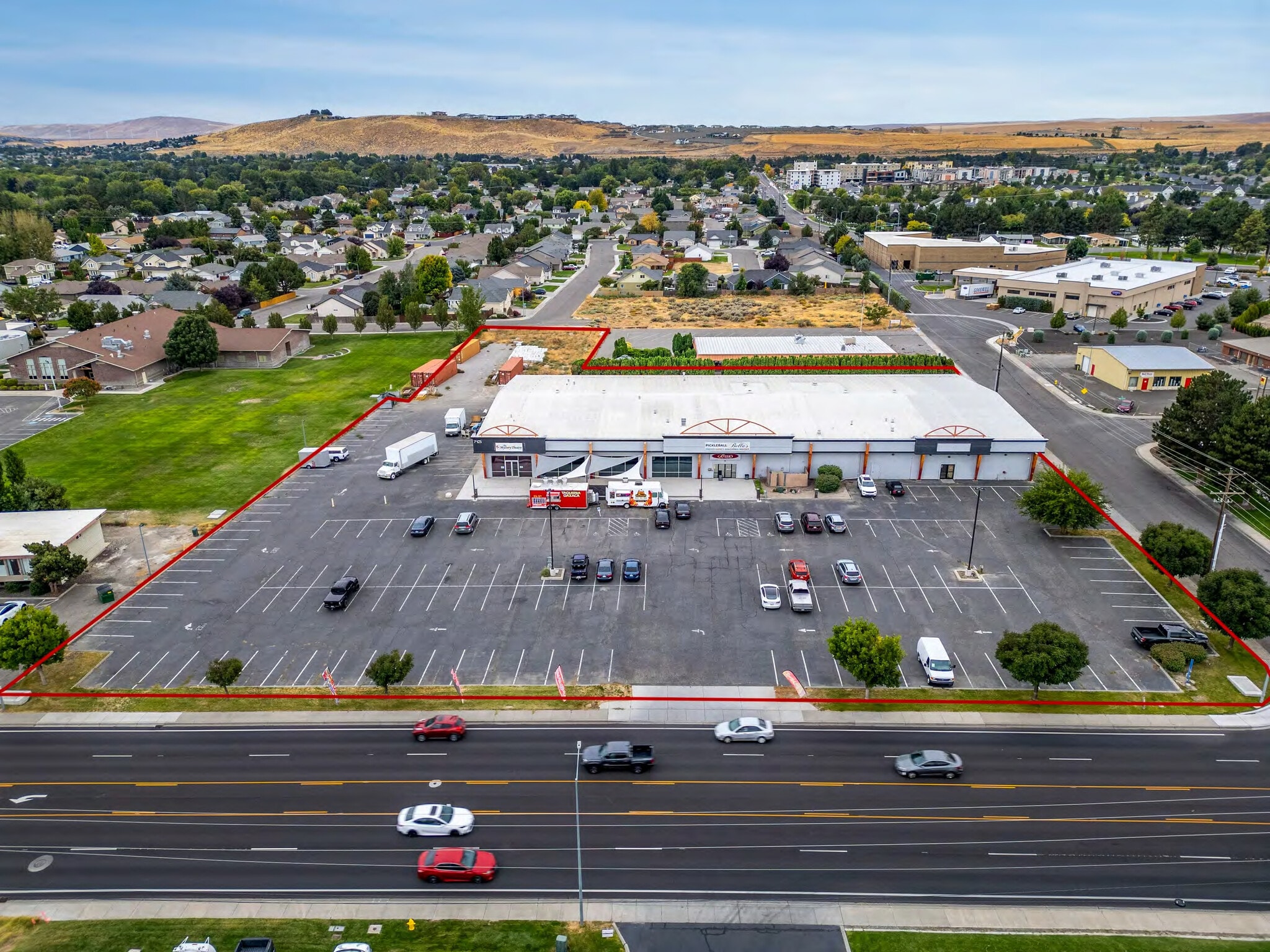 7425 W Clearwater Ave, Kennewick, WA for Sale