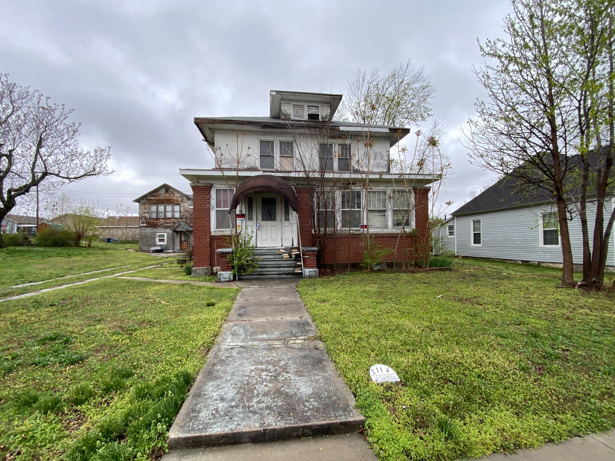 2114 S Joplin Ave, Joplin, MO for Sale