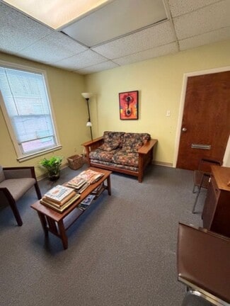 West Hartford, CT Office - 17 Oakwood Ave