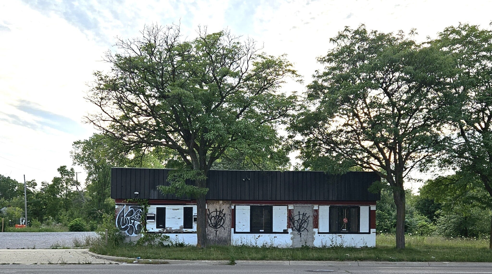6307 N Saginaw St, Flint, MI for Sale