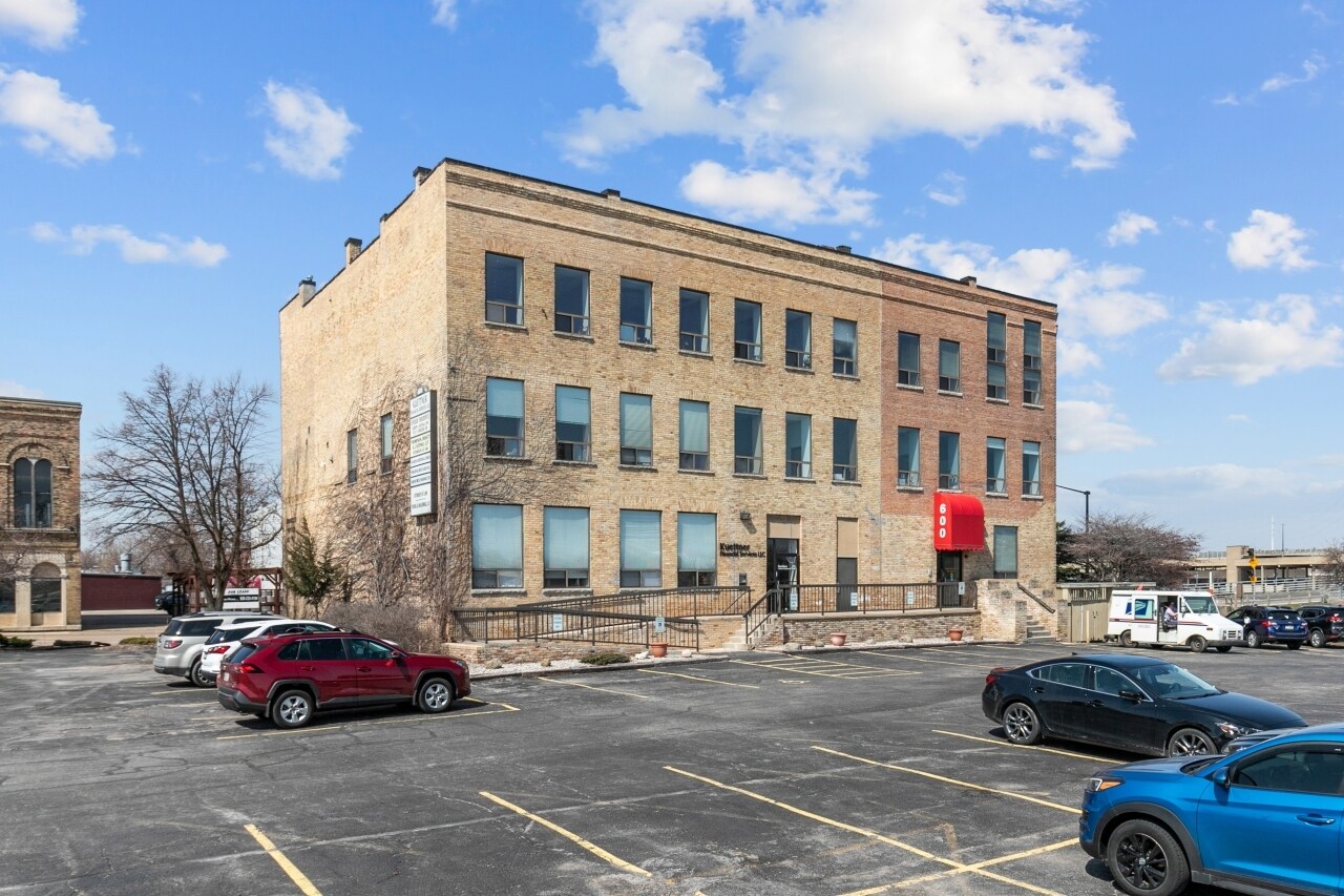 600 S Main St Oshkosh, WI 54902 Office Property for Sale on