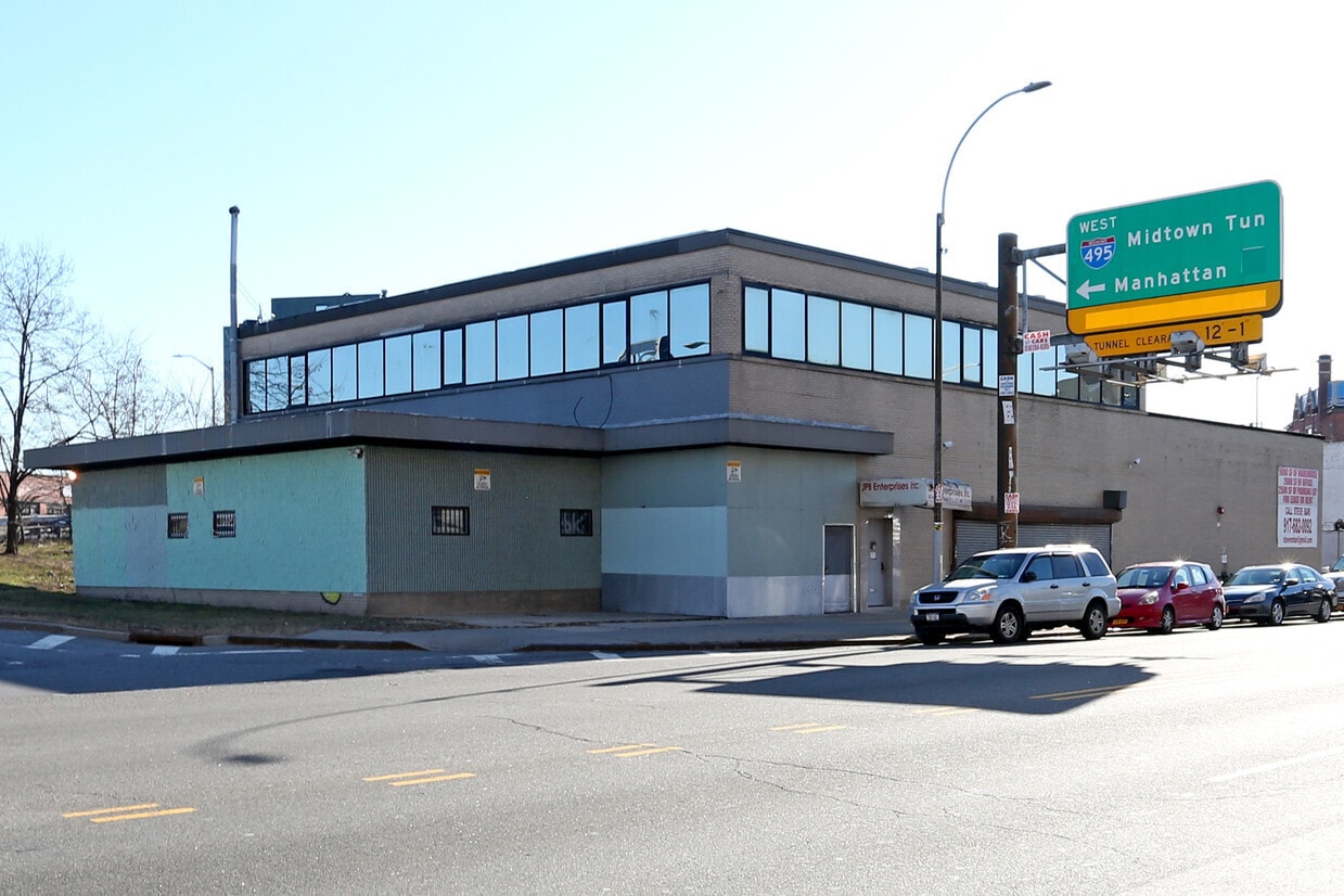 4939 Van Dam St, Long Island City, NY for Rent