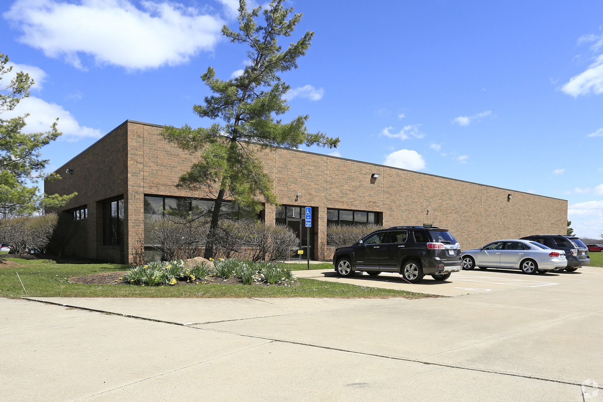 1 Corporate Center Dr W, Broadview Heights, OH for Rent