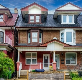 Toronto, ON Apartments - 1039 Bathurst St