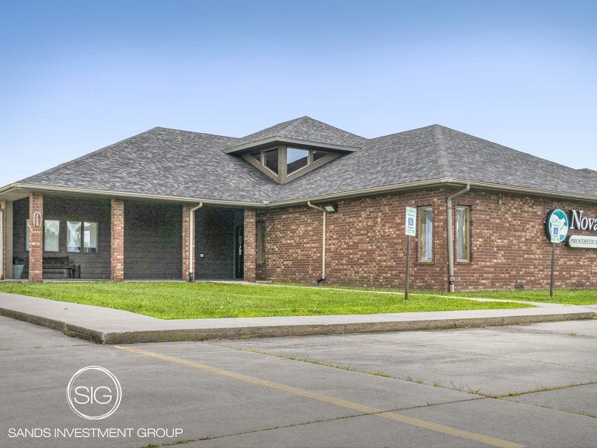 118 Airway Dr, Marion, IL for Sale