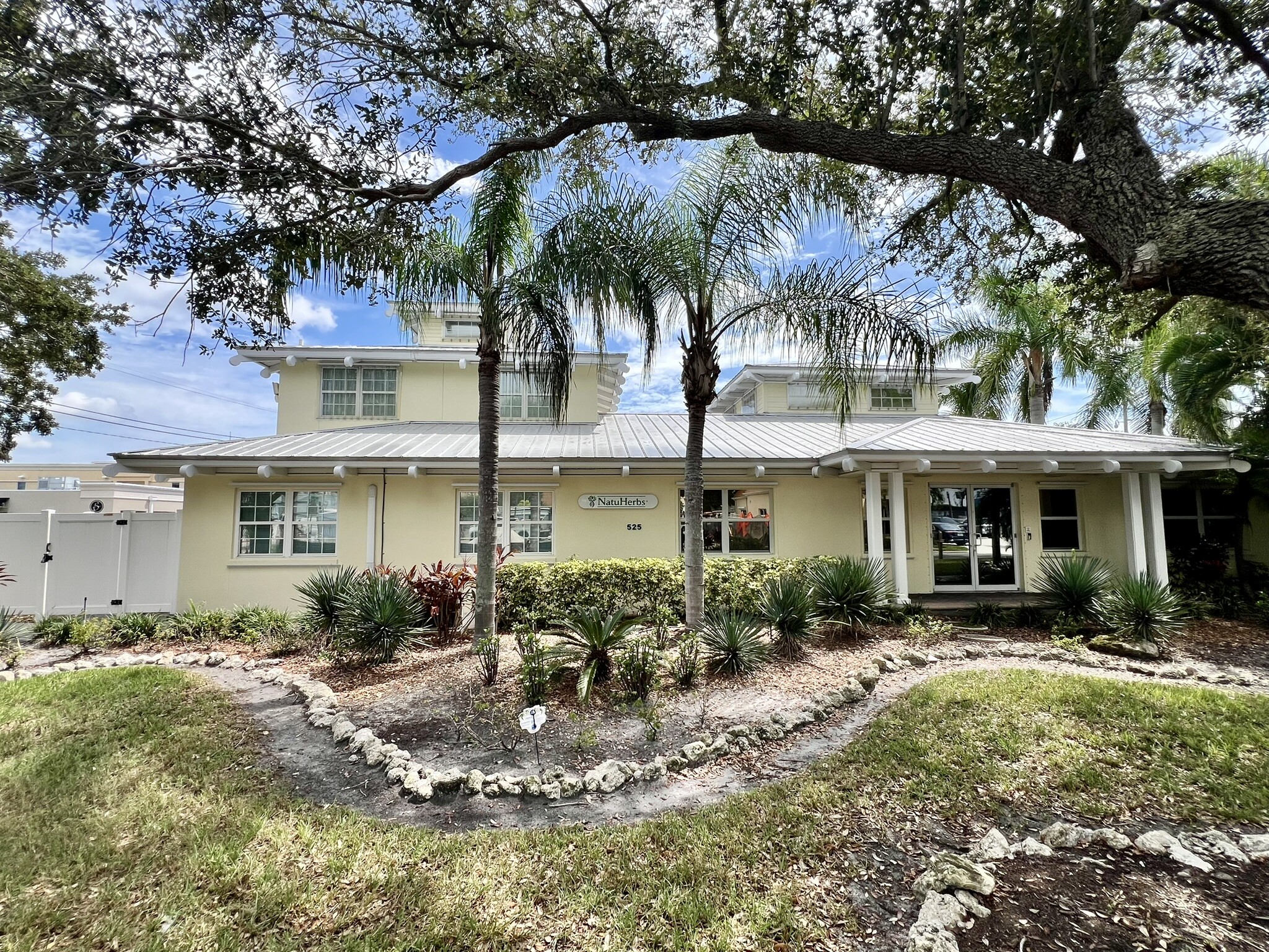 525 8th St W, Bradenton, FL for Sale