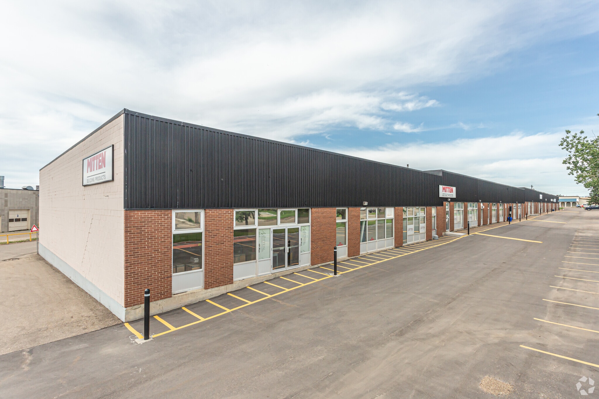 8304-8412 Davies Rd NW, Edmonton, AB for Rent