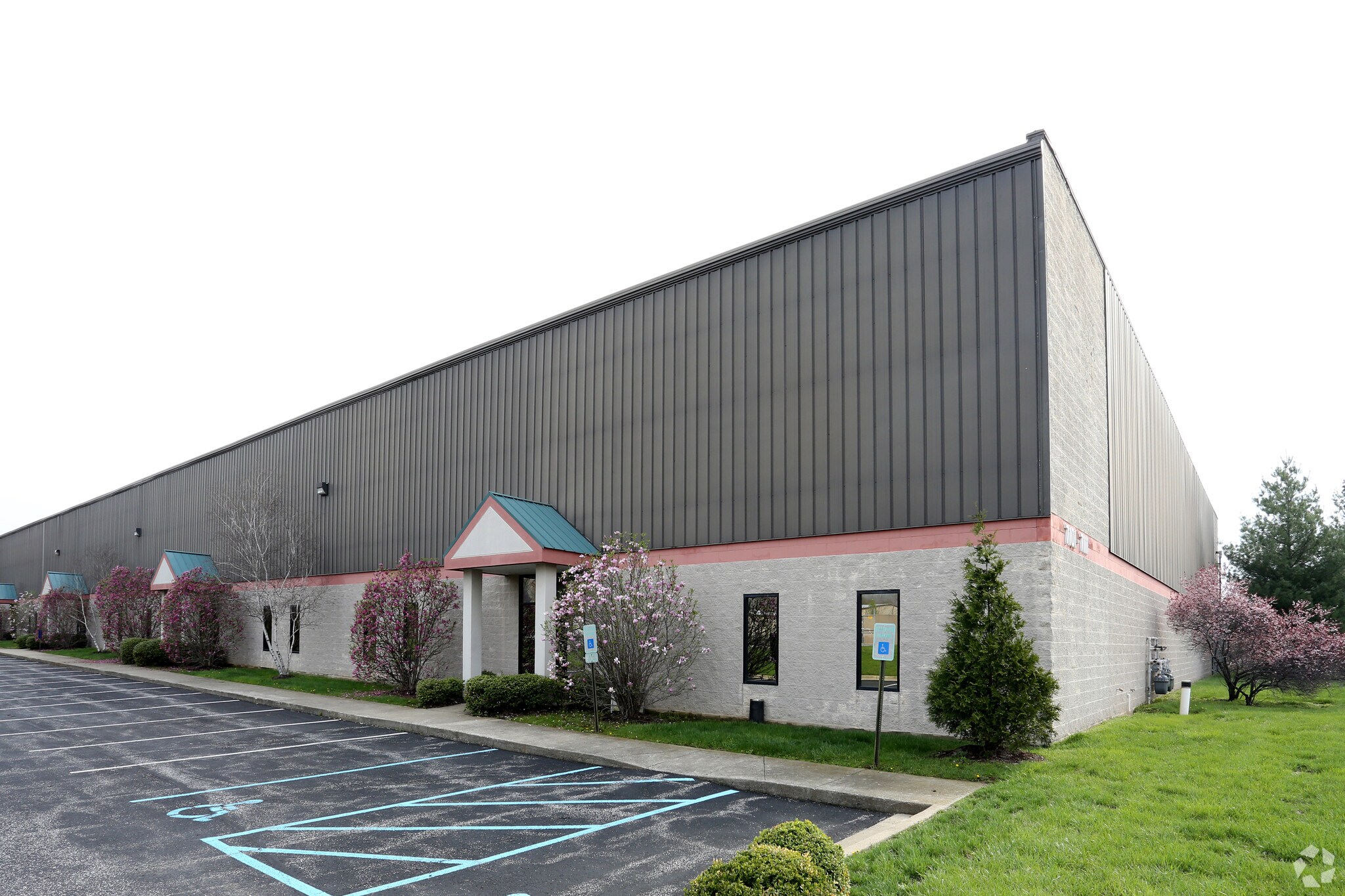 7101-7111 Global Dr, Louisville, KY for Rent
