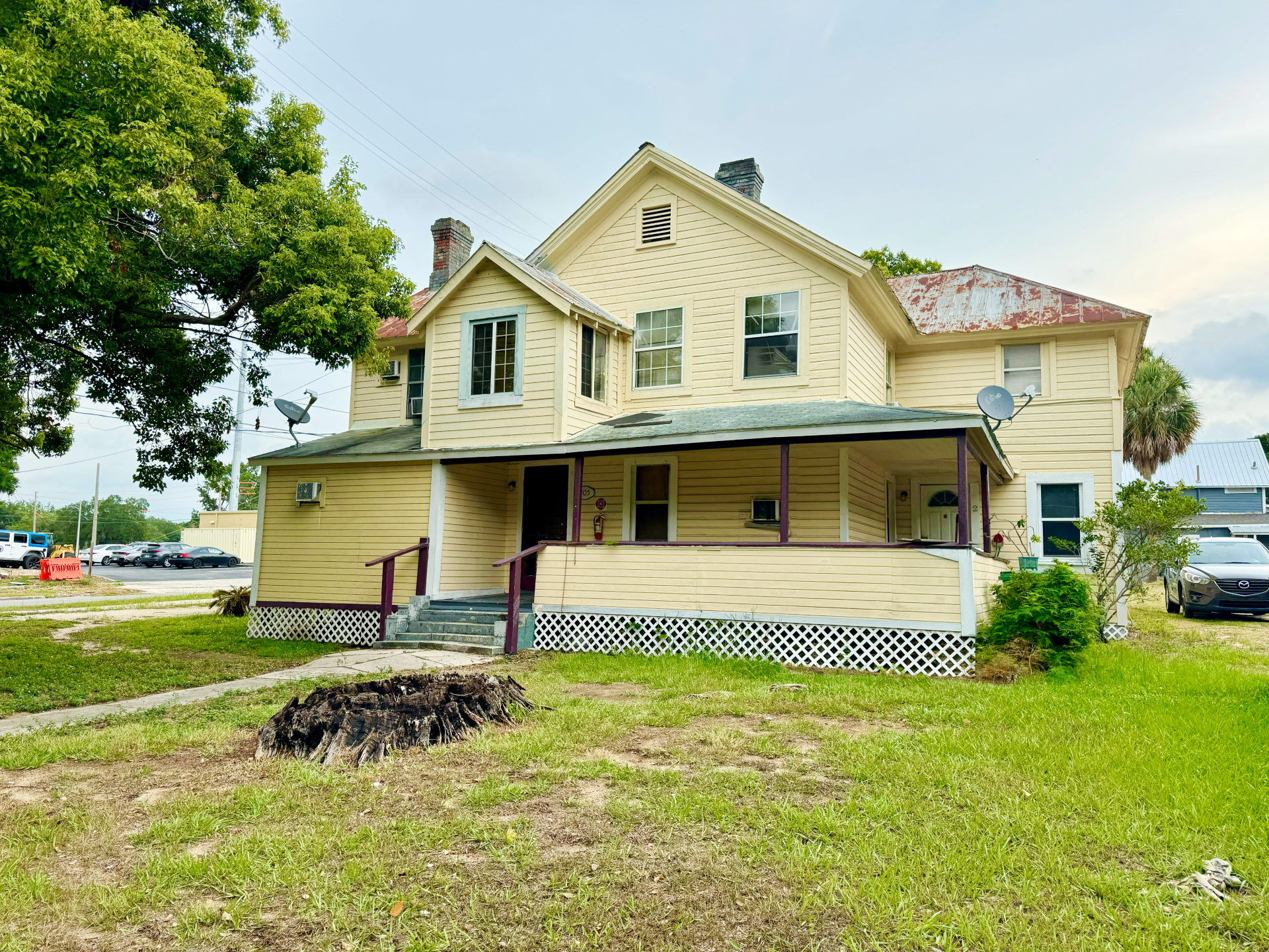 105 S Grove St, Eustis, FL for Sale