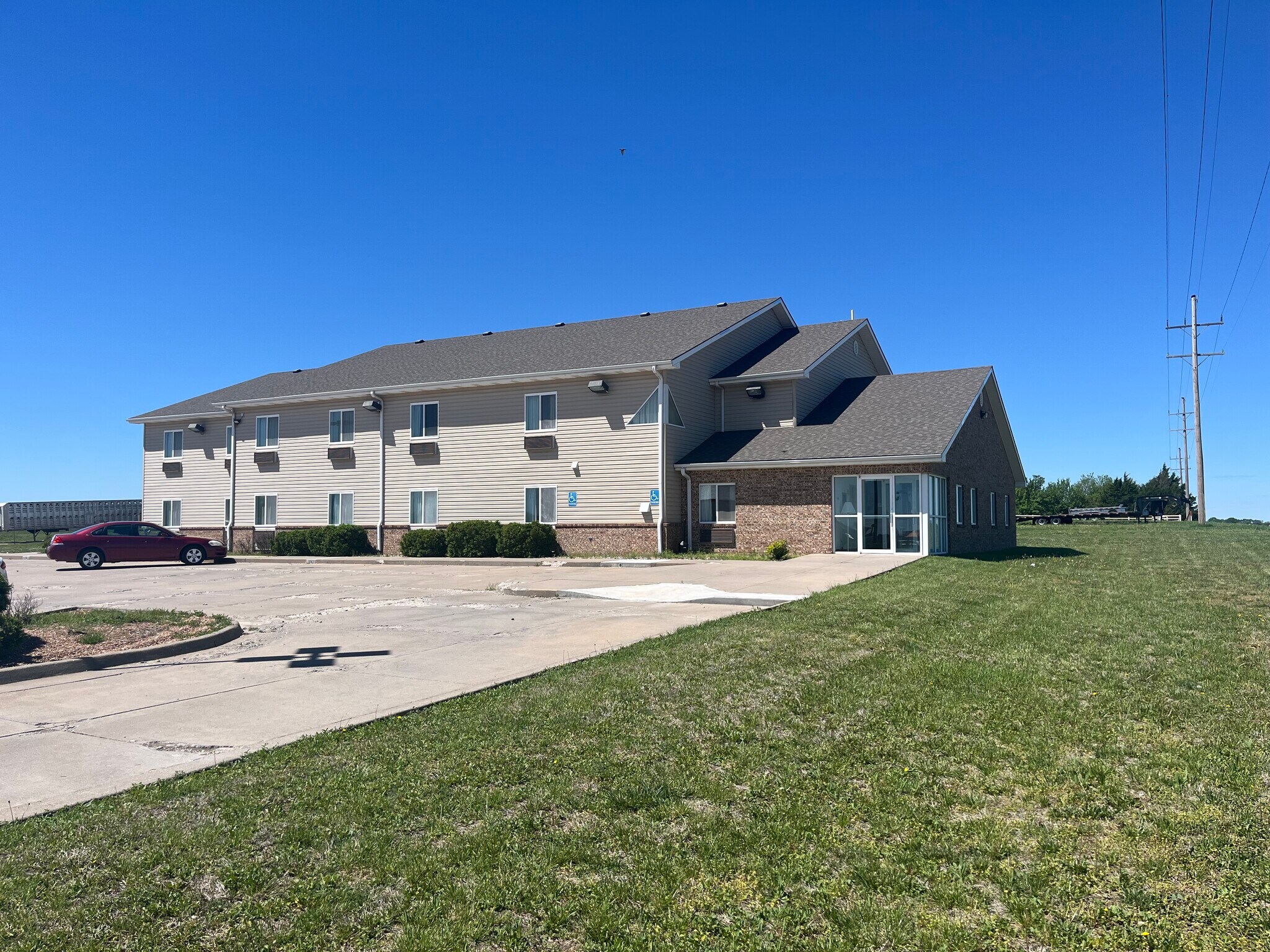 804 Western Heights Cir Hillsboro, KS 67063 Hospitality Property for Sale on