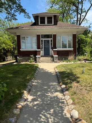 New Buffalo, MI Retail - 27 S Whittaker St