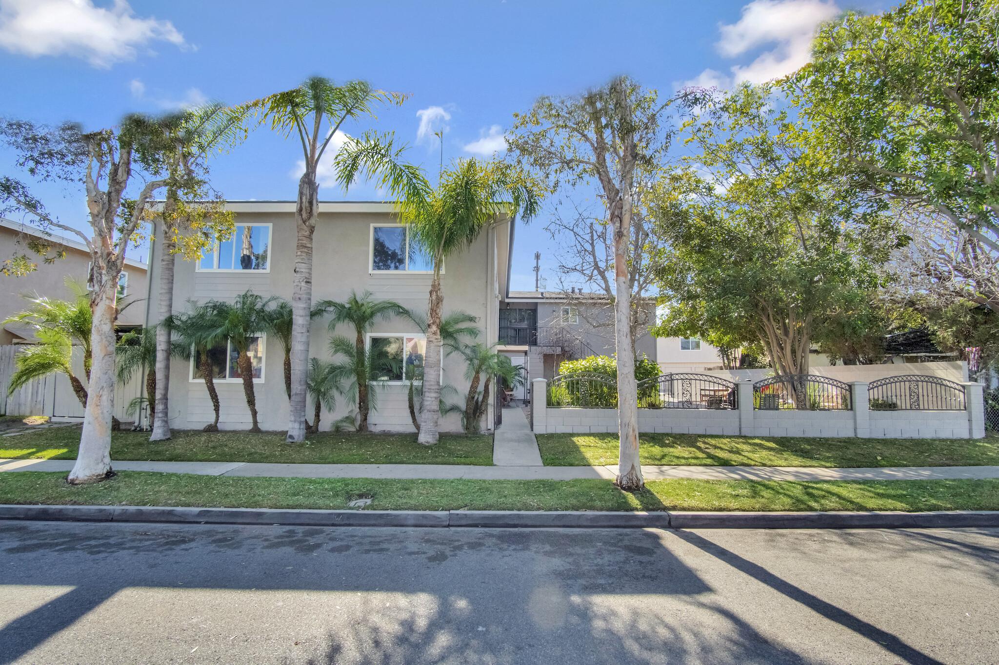 977 Valencia St, Costa Mesa, CA for Sale