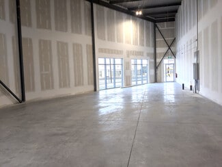 Calgary, AB Retail - 76 Westwinds Cres NE