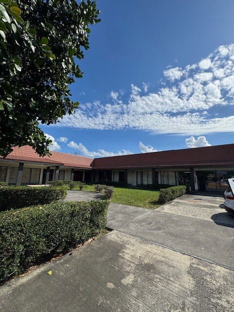 4410-4538 Inverrary Blvd, Lauderhill, FL for Rent