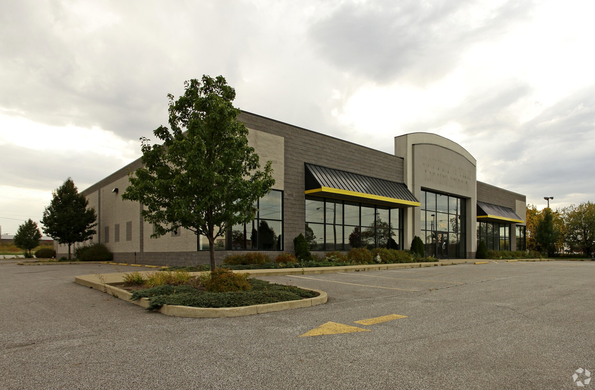 21600 Miles Rd, North Randall, OH for Rent