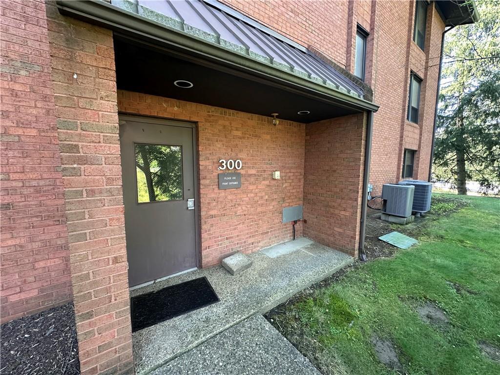 300 McKnight Park Dr, Pittsburgh, PA for Sale