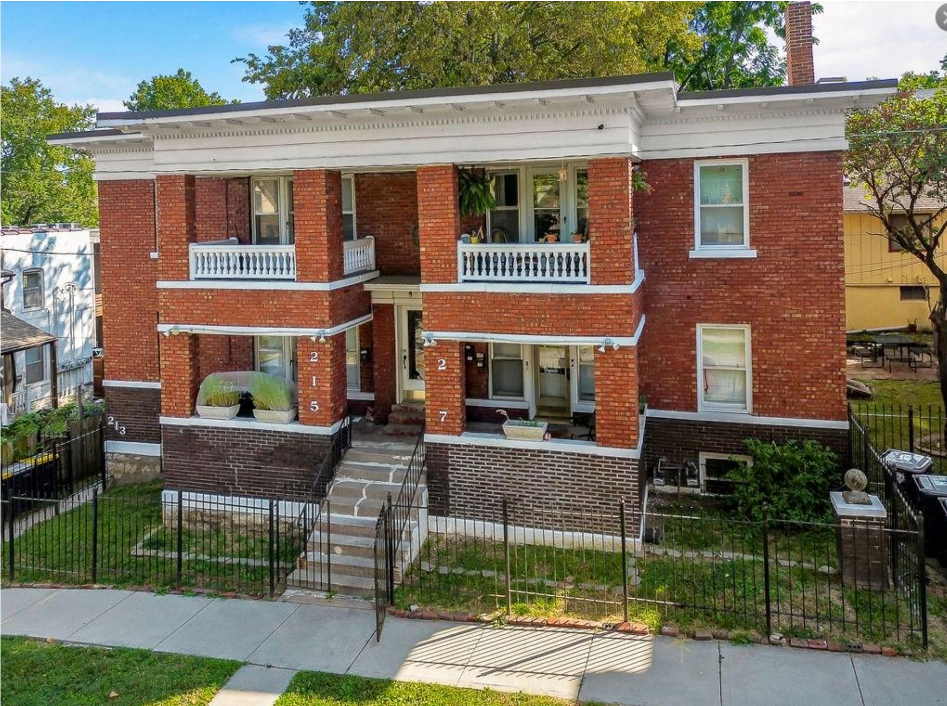 215 W 37th St, Kansas City, MO for Sale