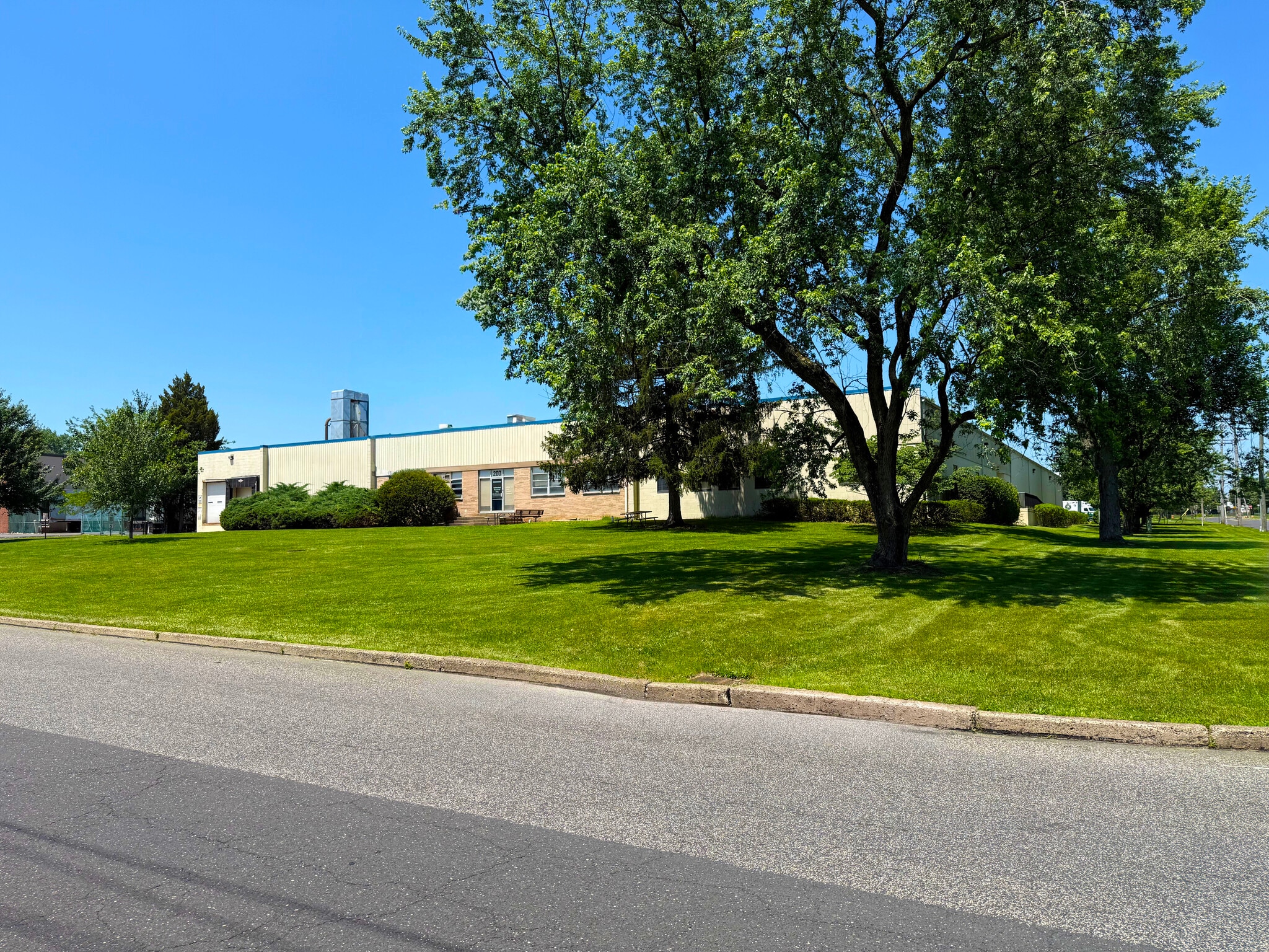 200 Commerce Dr, Montgomeryville, PA for Sale