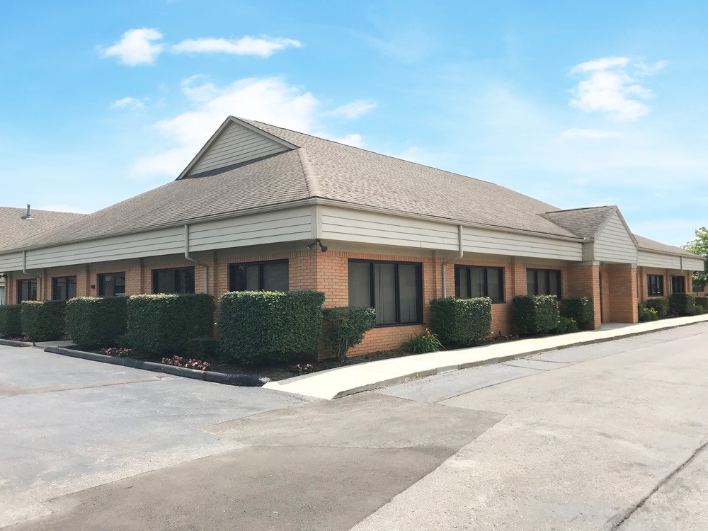 5757 W Maple Rd, West Bloomfield, MI for Sale