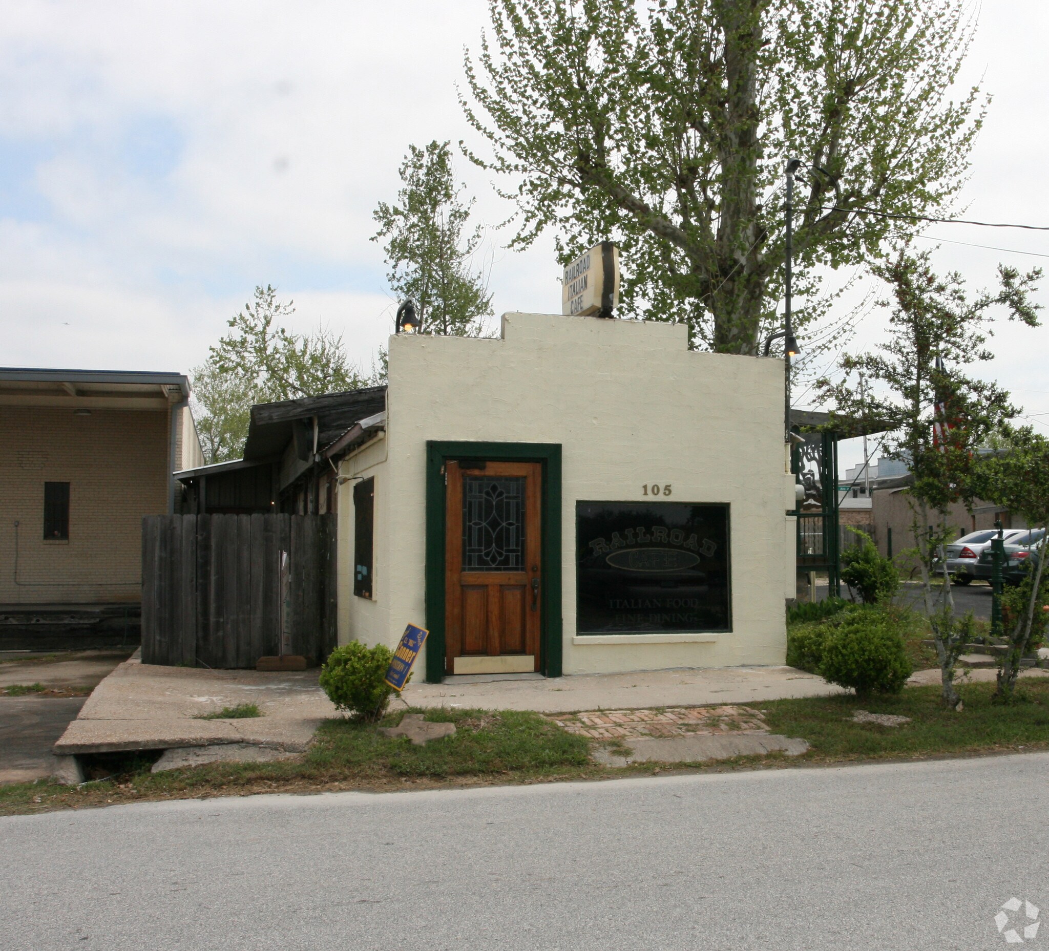 105 Railroad Ave, Humble, TX for Rent