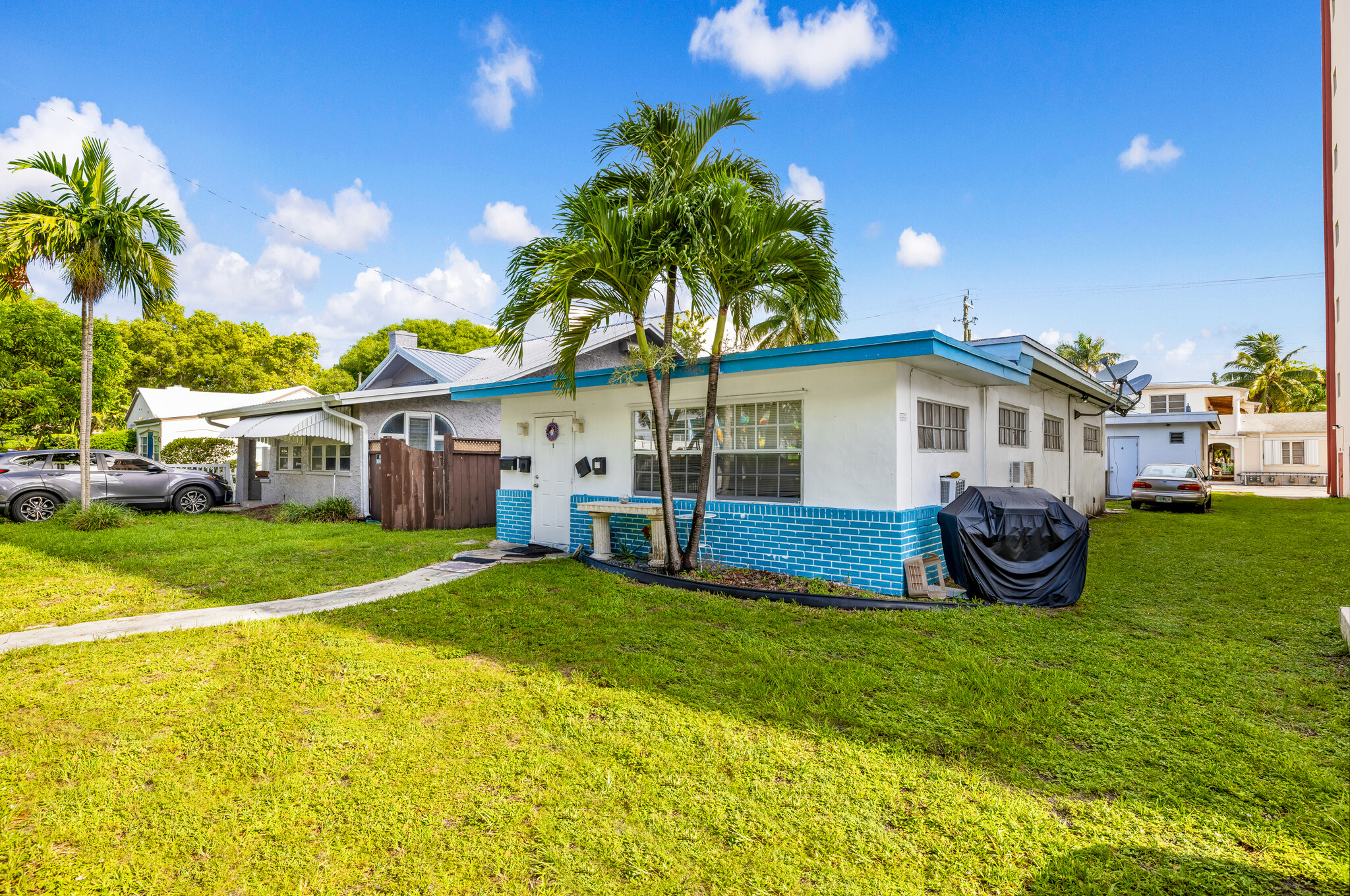 1711 Buchanan St, Hollywood, FL for Sale