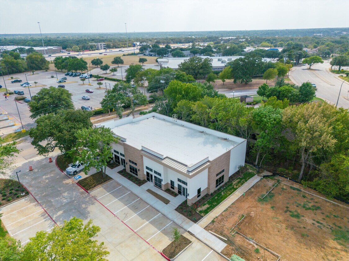 1802 W Pleasant Ridge Rd, Arlington, TX for Sale