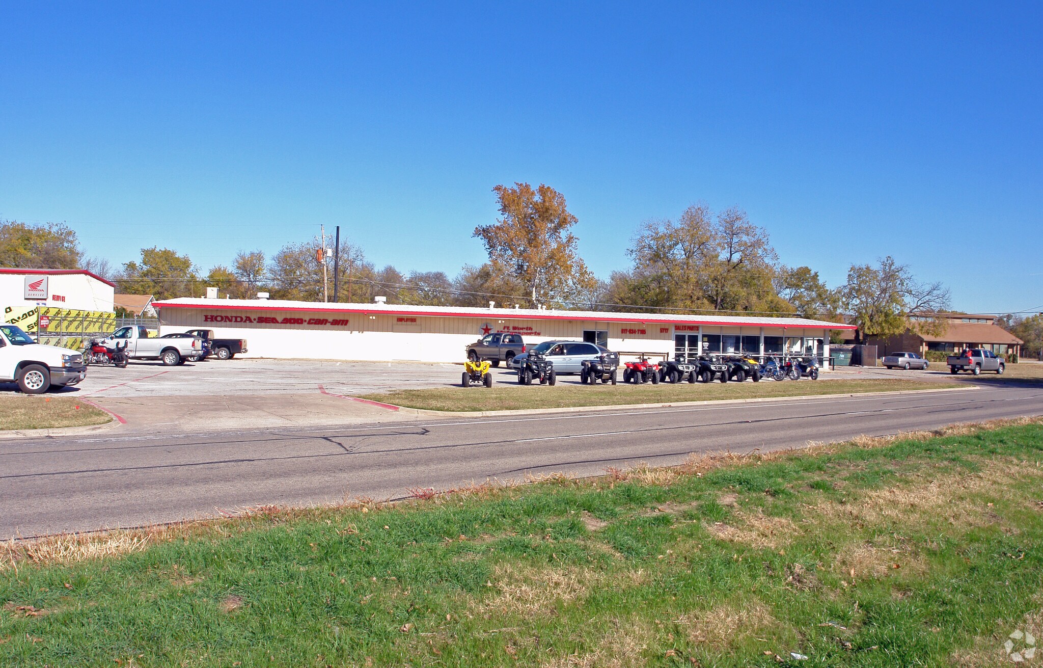 5717 Airport Fwy, Haltom City, TX for Rent