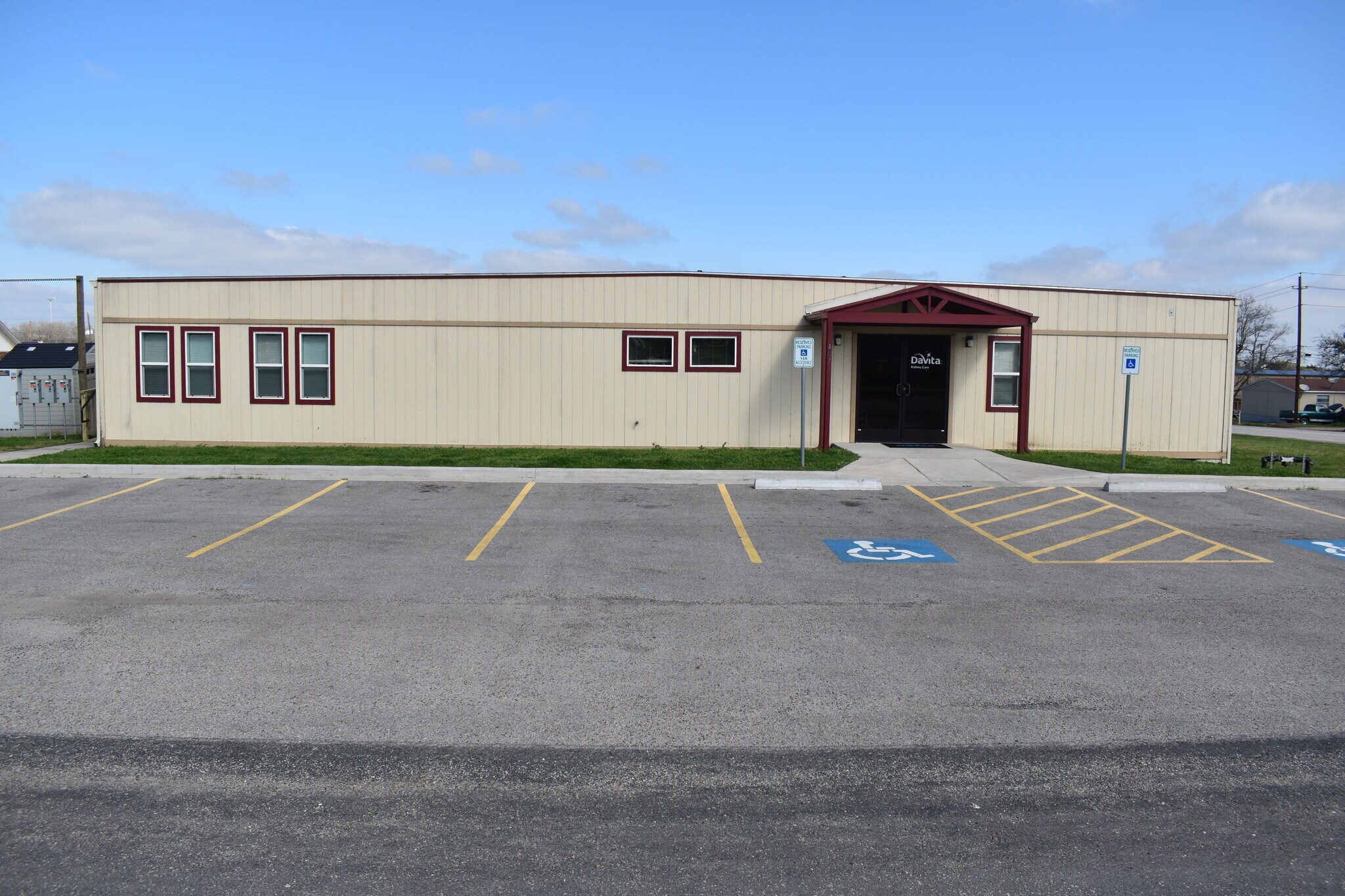 407 E South St Weimar, TX 78962 Office Property for Lease on