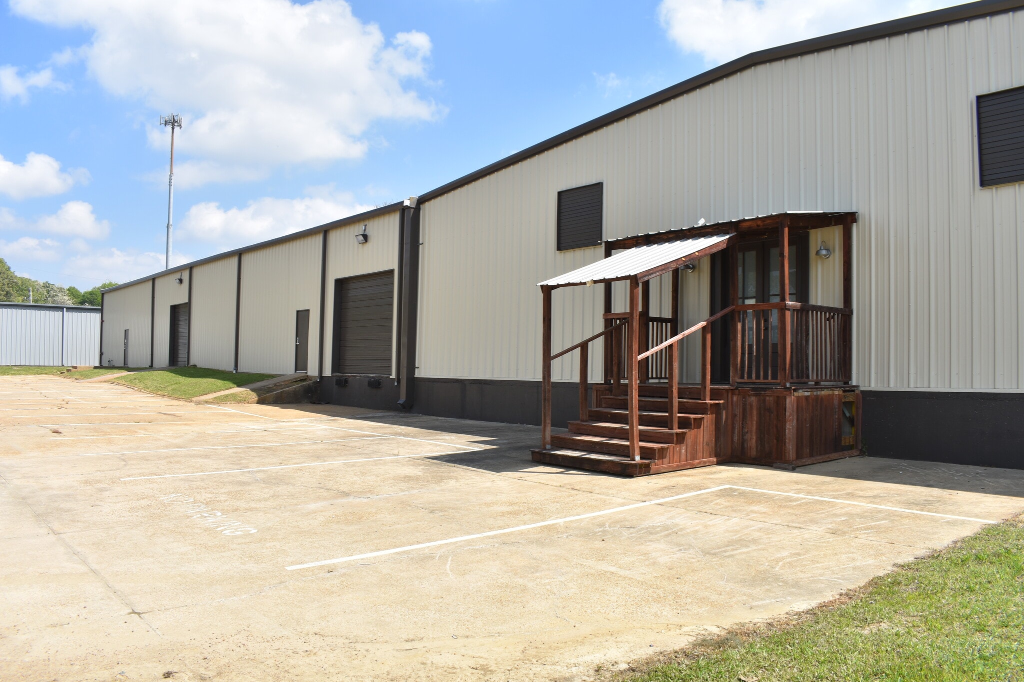 216 Industrial Dr, Ridgeland, MS for Rent