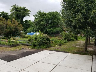 3226 W MONTGOMERY AVE  