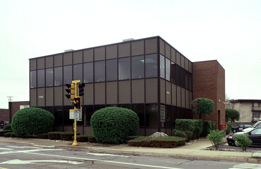 1235 E Davis, Arlington Heights, IL for Sale
