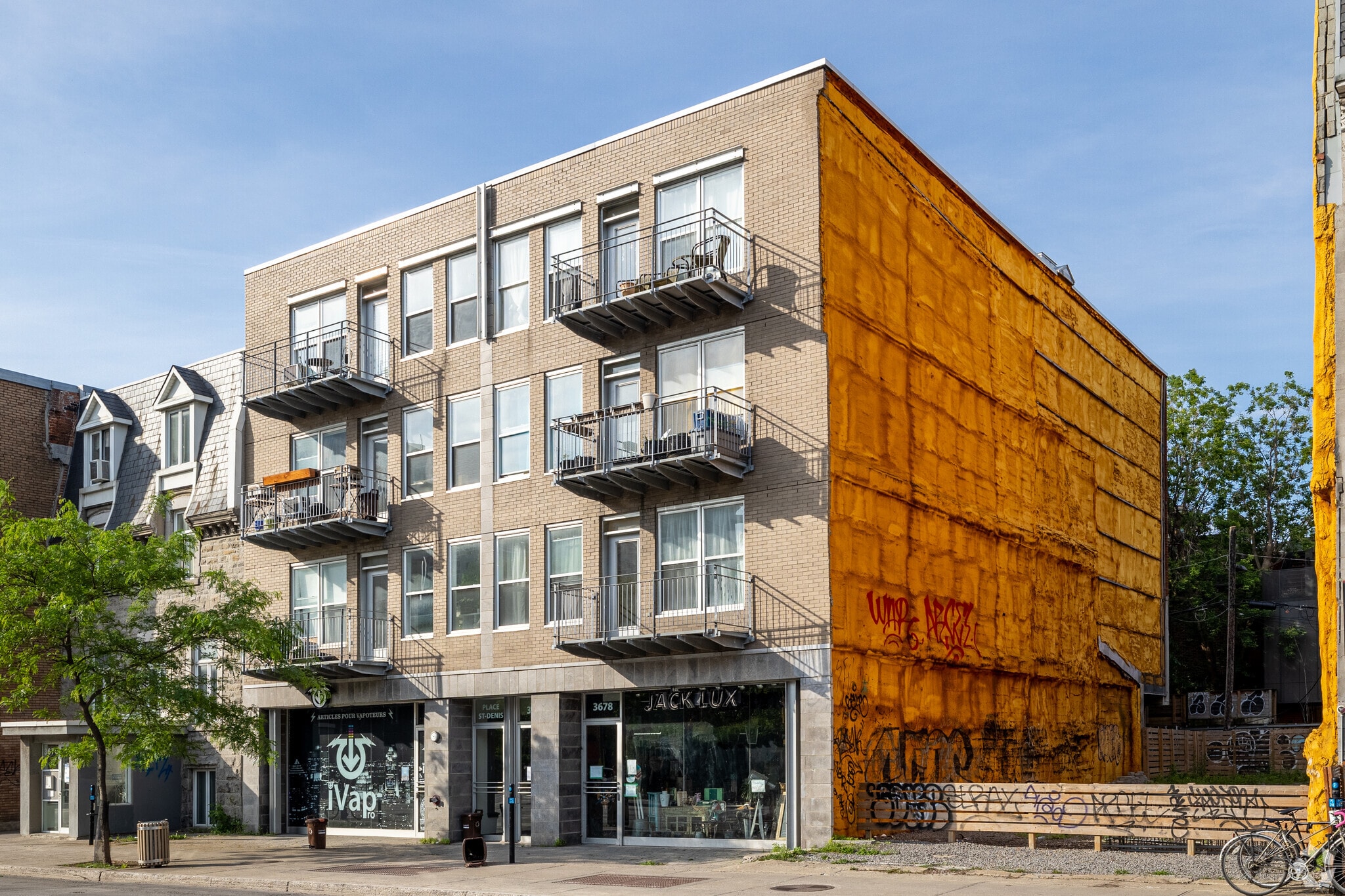 3674-3678 Rue Saint-Denis, Montréal, QC for Rent
