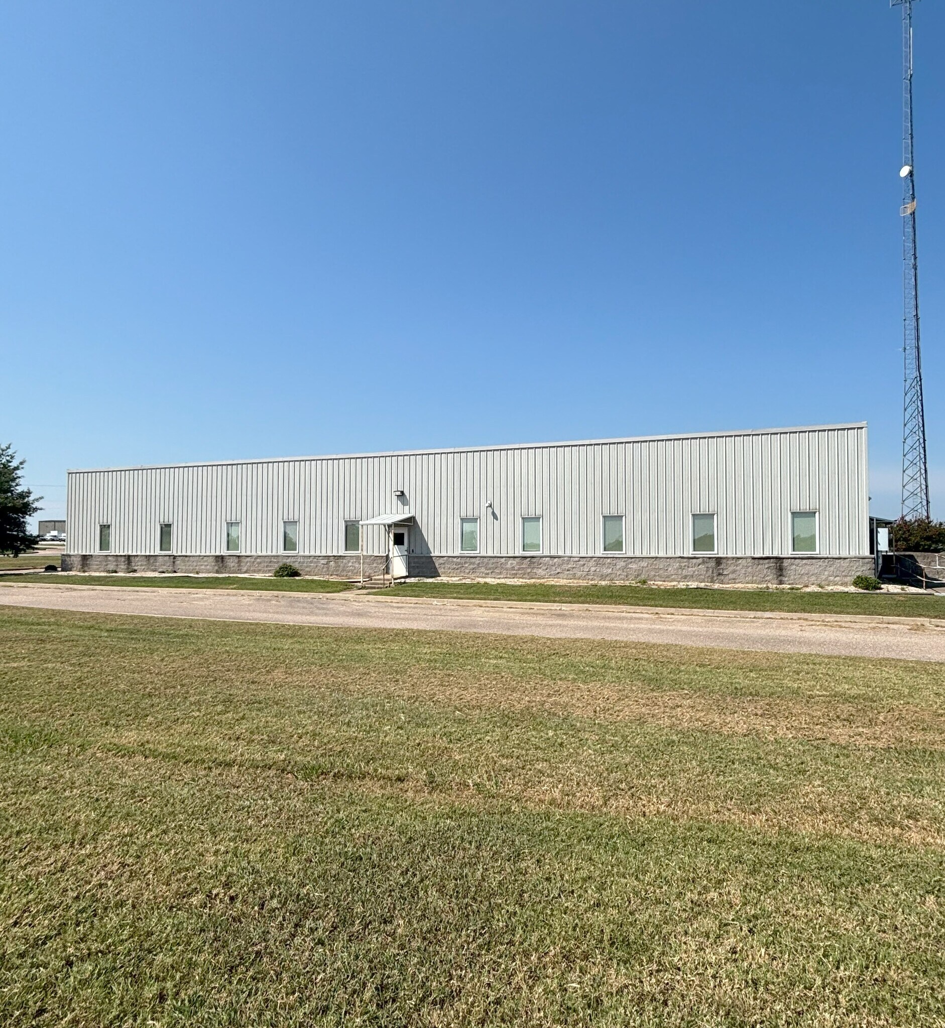 301 W Longbotham Dr, Groesbeck, TX for Sale