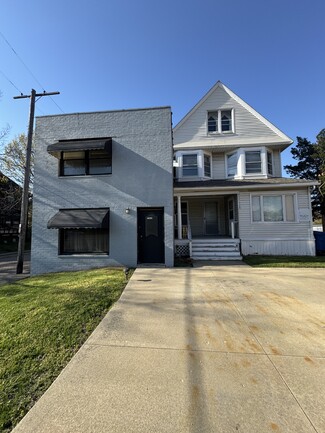 Lakewood, OH Apartments - 12816 Detroit Ave