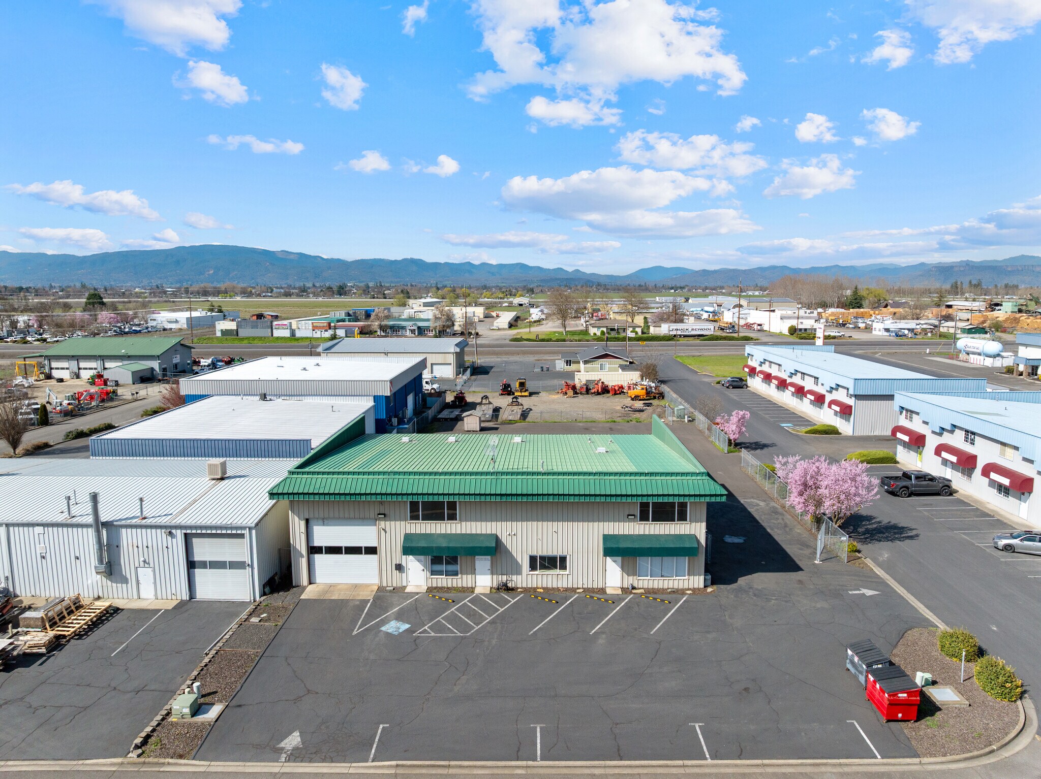6062-6068 Crater Lake Ave, Central Point, OR for Sale