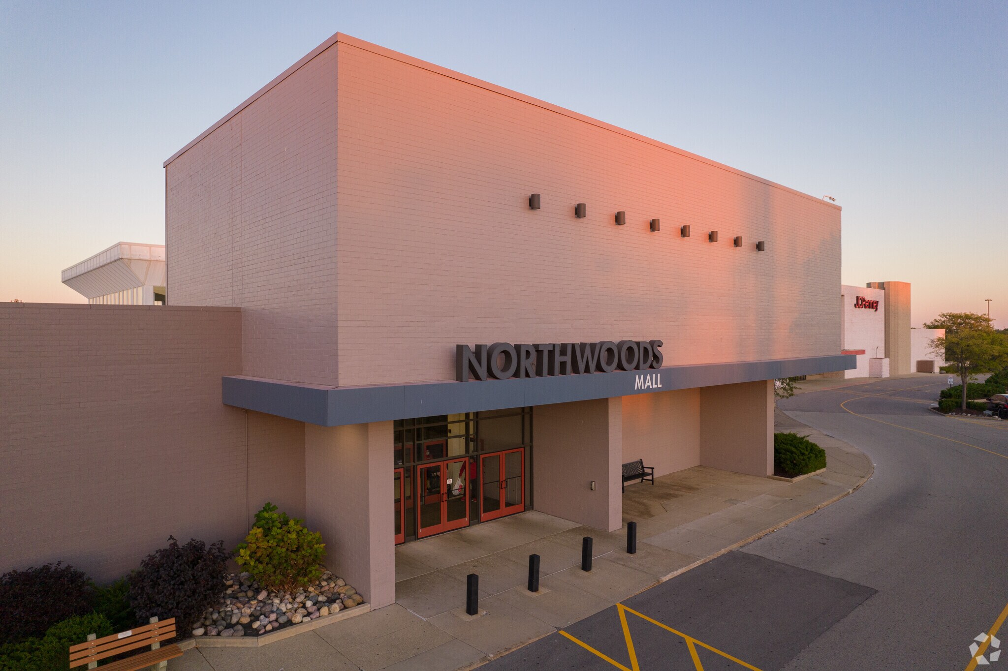 2200 W War Memorial Dr, Peoria, IL for Rent