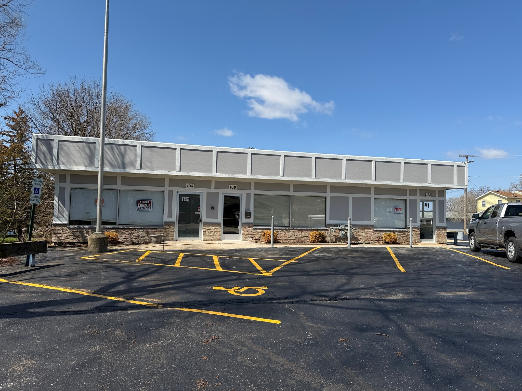 164-166 N Gilbert St, South Elgin, IL for Rent