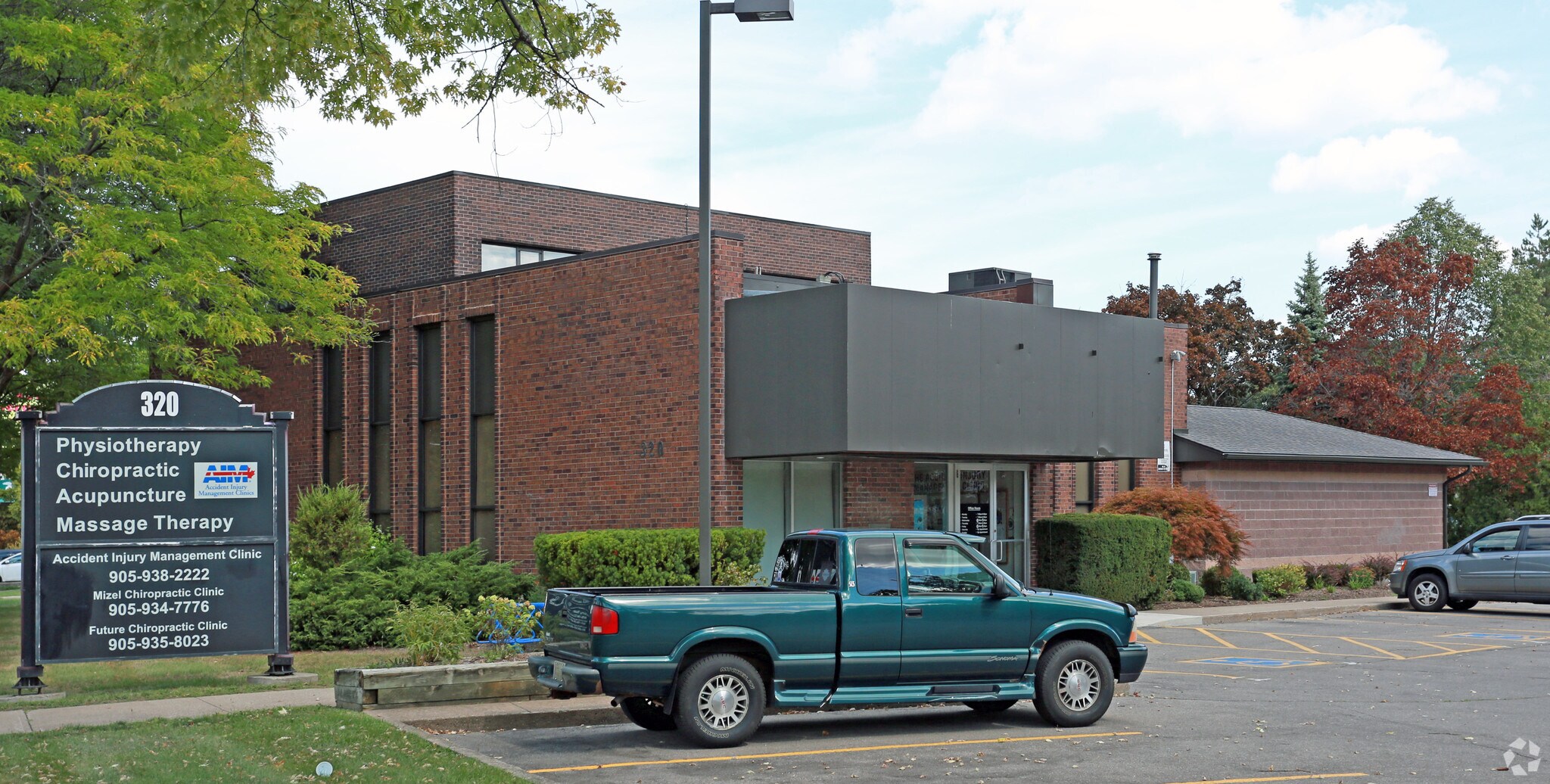 320 Vine St, St Catharines, ON for Rent