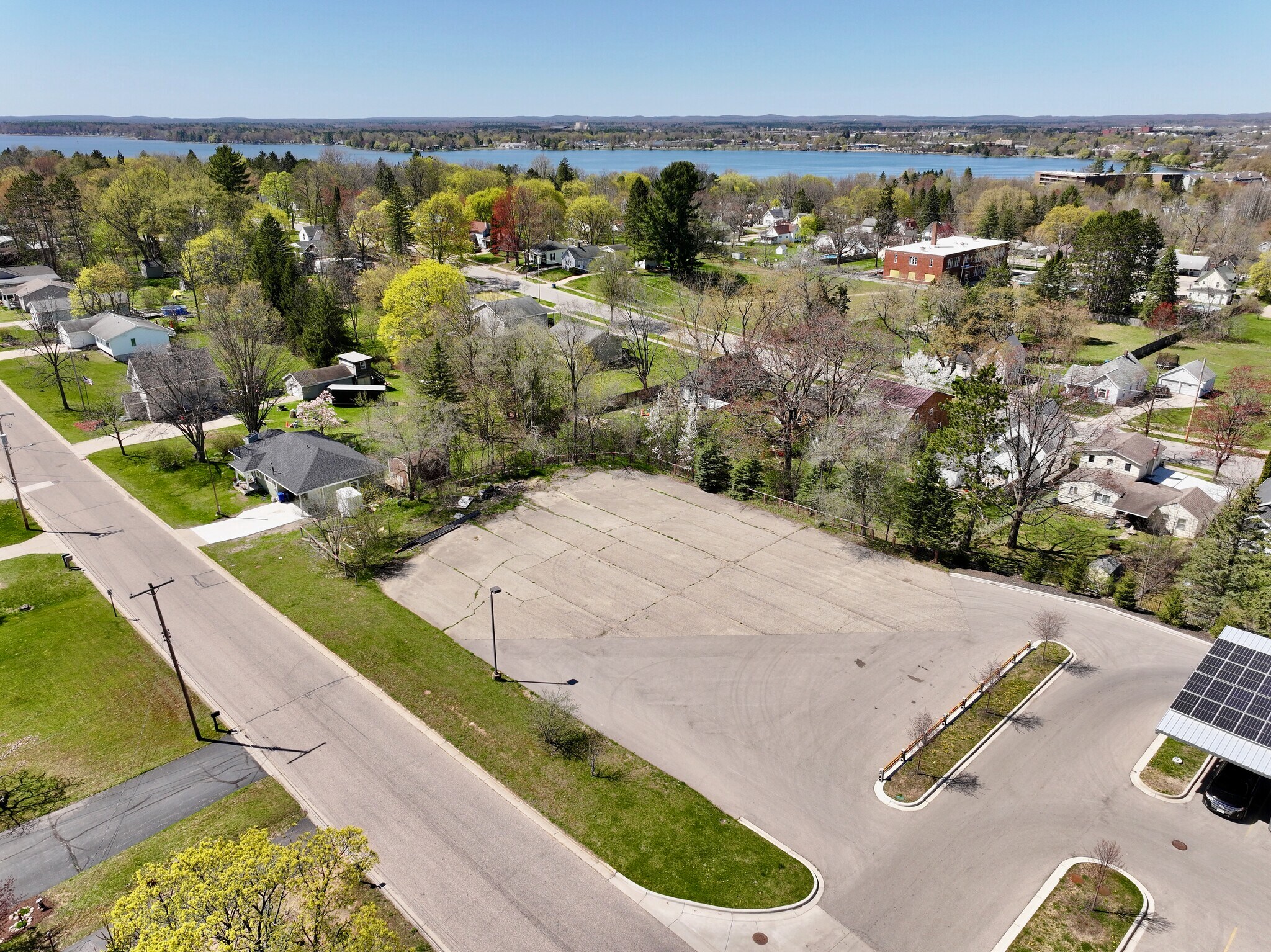 208 Robertson St, Cadillac, MI for Sale