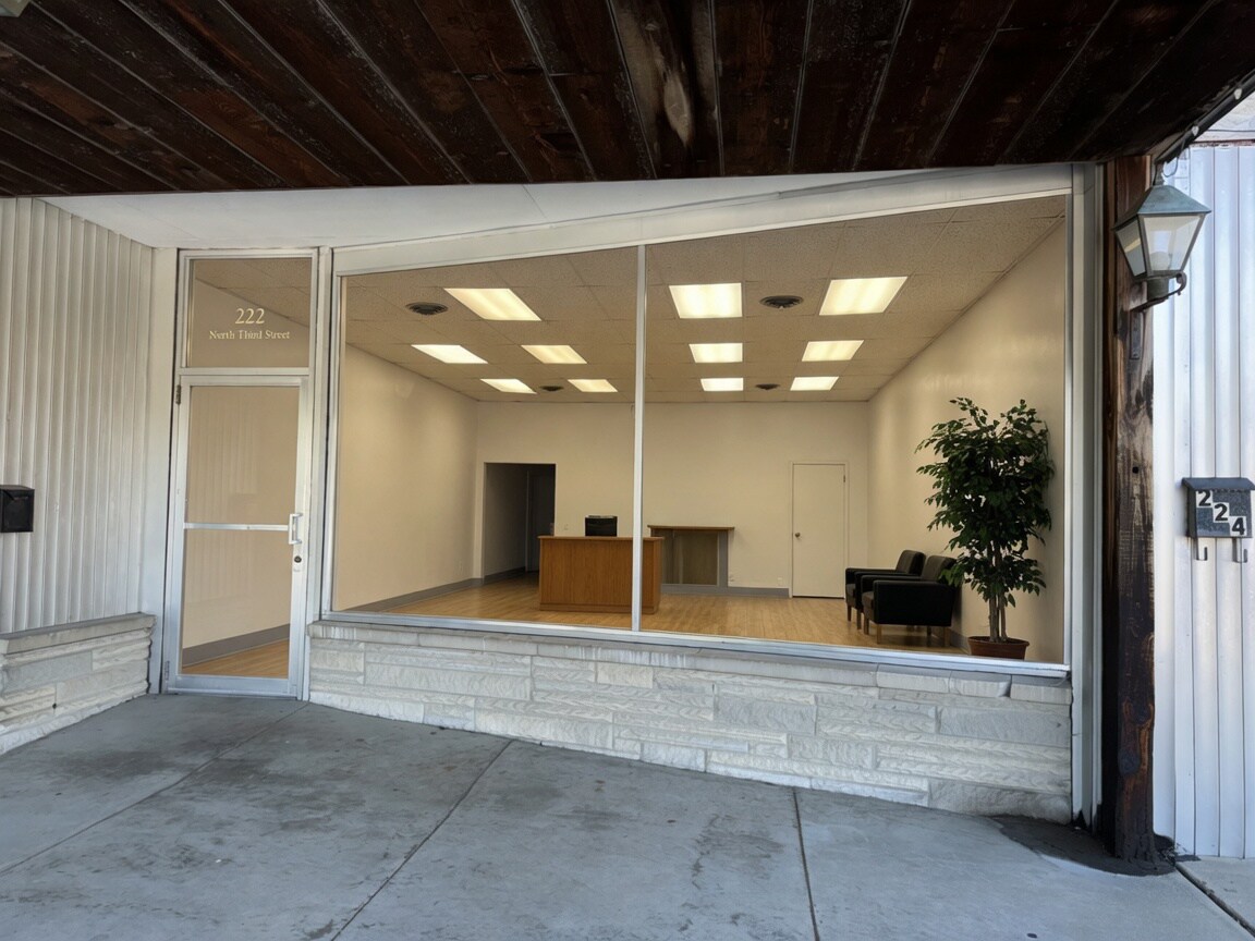 222 N Third St, Kentland, IN for Rent