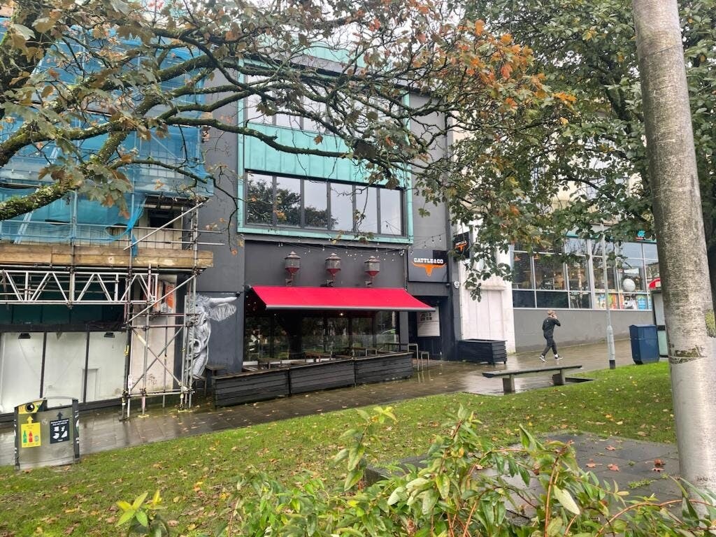 2 Castle Gdns, Swansea, WGN for Rent