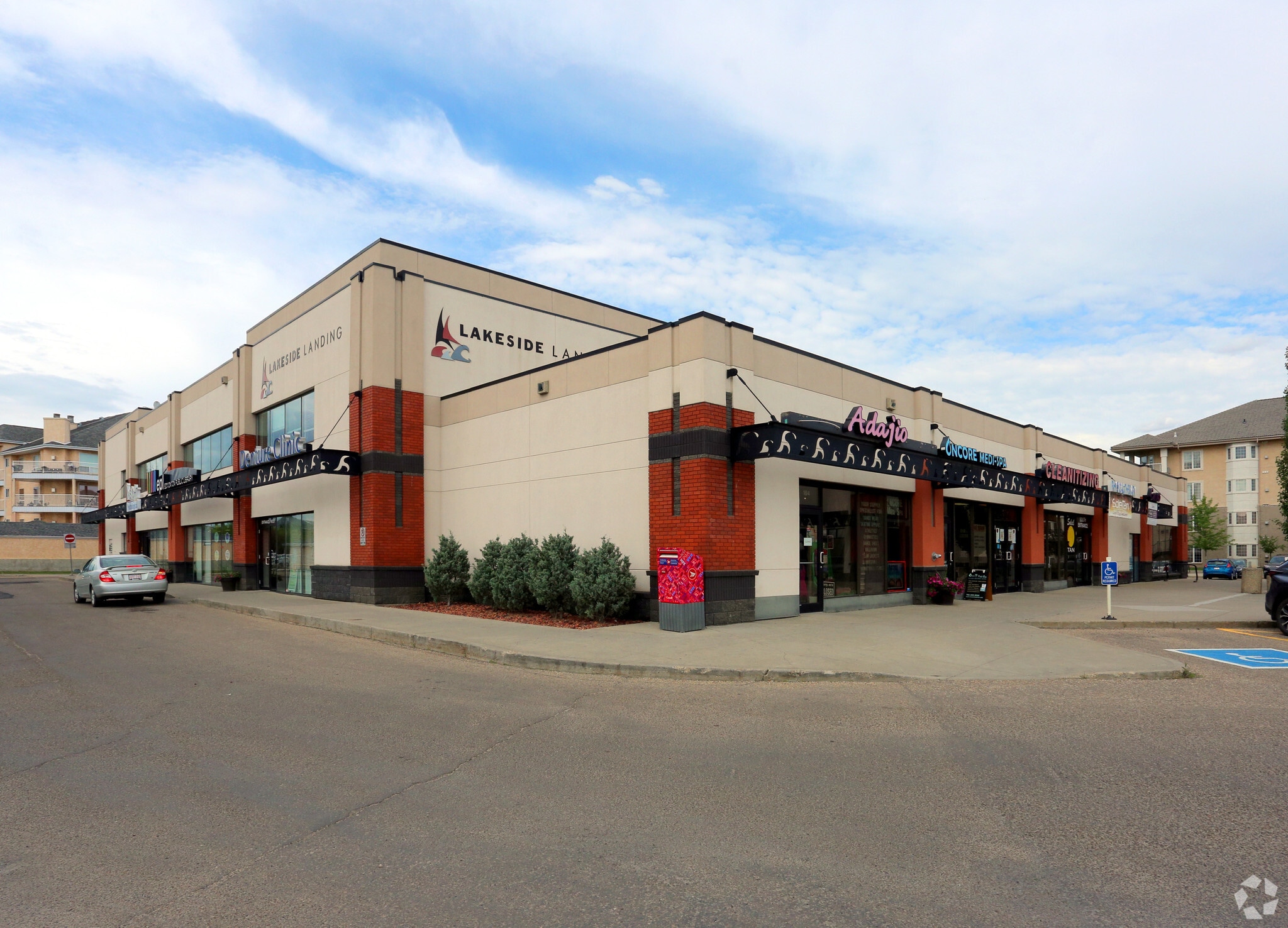 15373-15379 Castle Downs Rd NW, Edmonton, AB for Rent