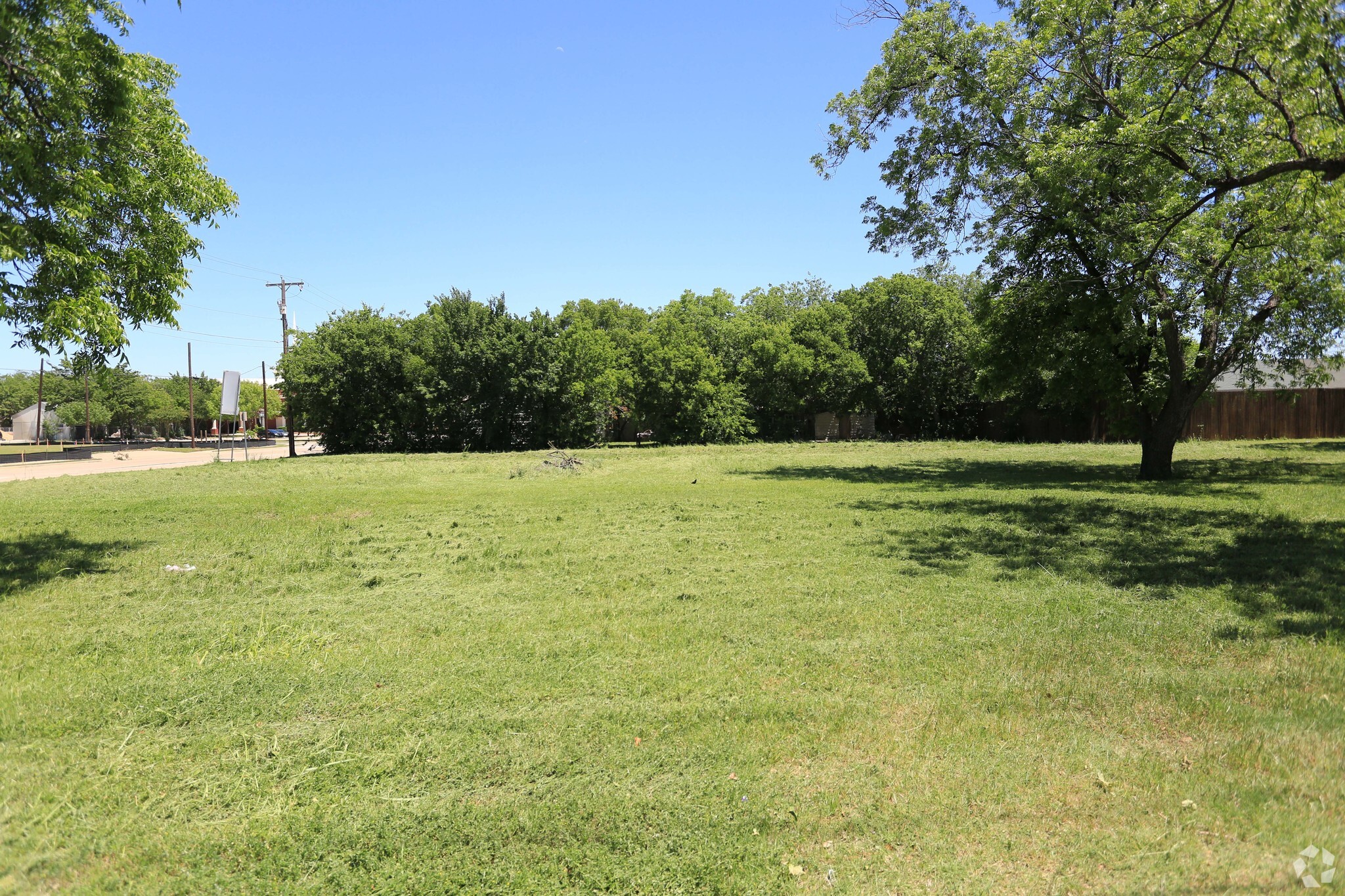 208 E Church St, Lewisville, TX for Sale