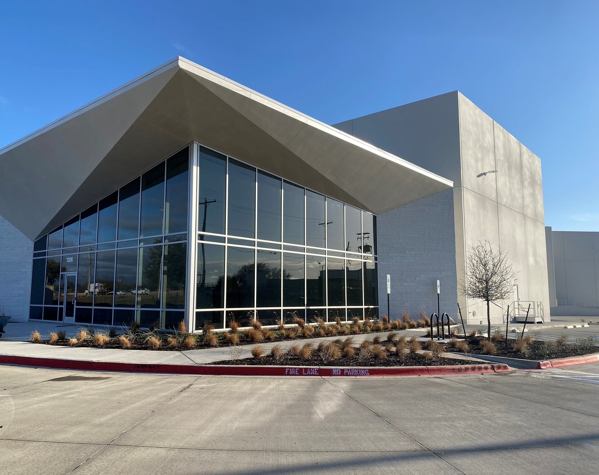 1206 N Stemmons Fwy Lewisville, TX 75067 Industrial Property for