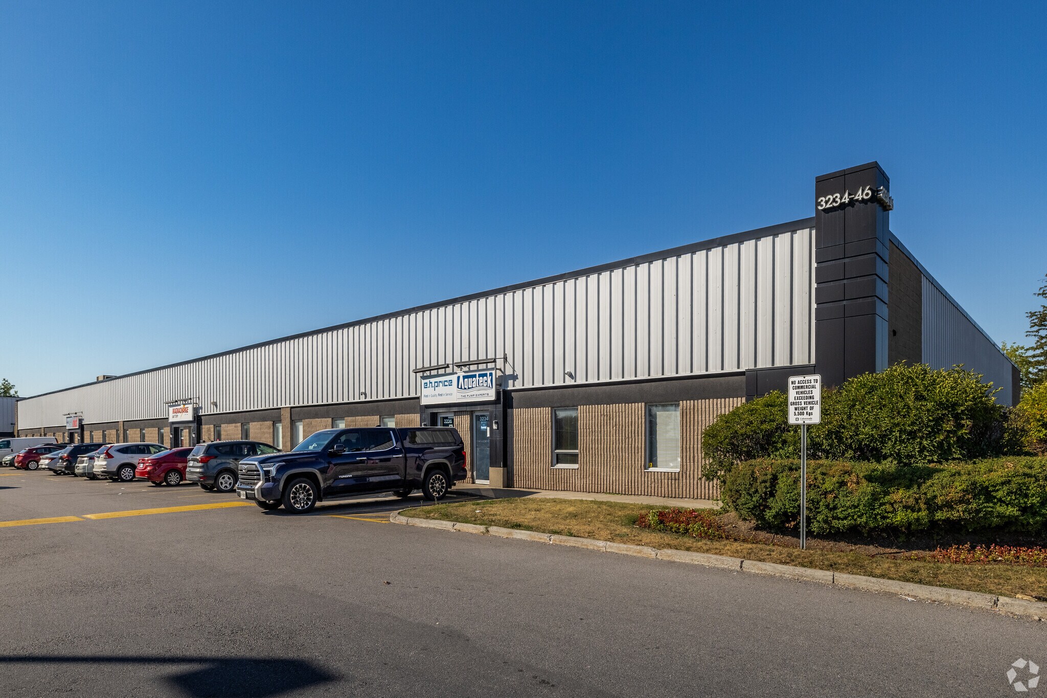 3234-3246 Hawthorne Rd, Ottawa, ON for Rent